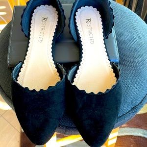 Restricted Womens Go Ahead Flat-Size 8!